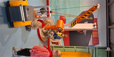 Powiększ grafikę: z-marynarzem-motlawkiem-po-statku-lekcja-muzealna-motylkow-w-narodowym-muzeum-morskim-682936.jpg