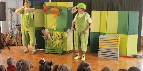 ZAJĄCZEK BĄCZEK - TEATRZYK W PRZEDSZKOLU 