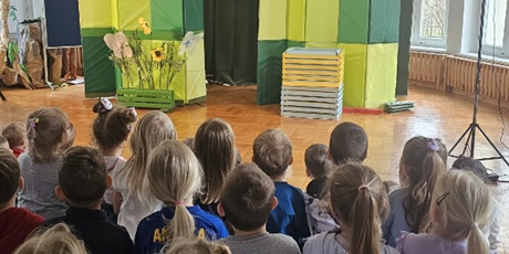 Powiększ grafikę: zajaczek-baczek-teatrzyk-w-przedszkolu-685948.jpg