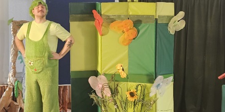 Powiększ grafikę: zajaczek-baczek-teatrzyk-w-przedszkolu-685949.jpg