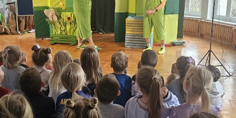 Powiększ grafikę: zajaczek-baczek-teatrzyk-w-przedszkolu-685950.jpg