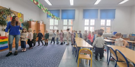 Powiększ grafikę: zajecia-dydaktyczne-gr-iii-w-sp6-lingwista-652403.jpg