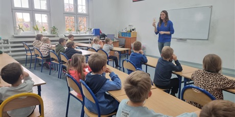 Powiększ grafikę: zajecia-dydaktyczne-gr-iii-w-sp6-lingwista-652404.jpg