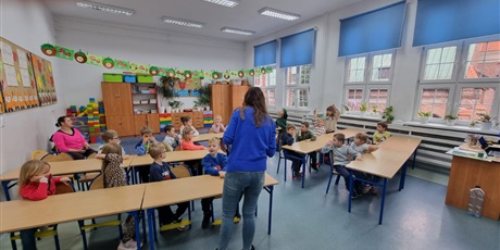 Powiększ grafikę: zajecia-dydaktyczne-gr-iii-w-sp6-lingwista-652405.jpg