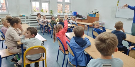 Powiększ grafikę: zajecia-dydaktyczne-gr-iii-w-sp6-lingwista-652408.jpg