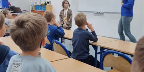 Powiększ grafikę: zajecia-dydaktyczne-gr-iii-w-sp6-lingwista-652410.jpg